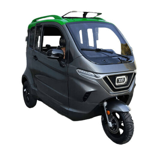 Fully enclosed moped electric cabin trike